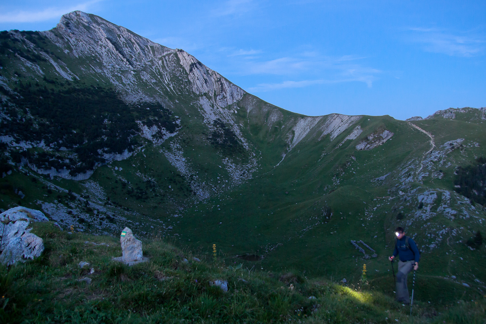 Montée à l'aube à la croix de Rossanne