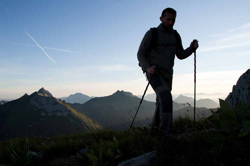 Montée au Pécloz au lever du soleil