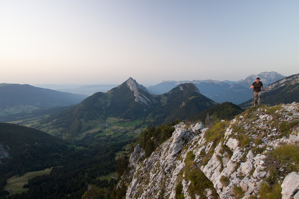 Coucher du soleil au sommet du mont Julioz