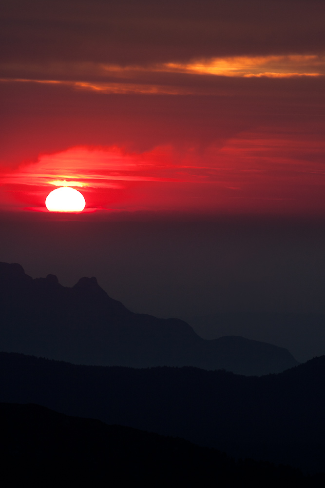 Coucher du soleil derrière la Dent du Chat