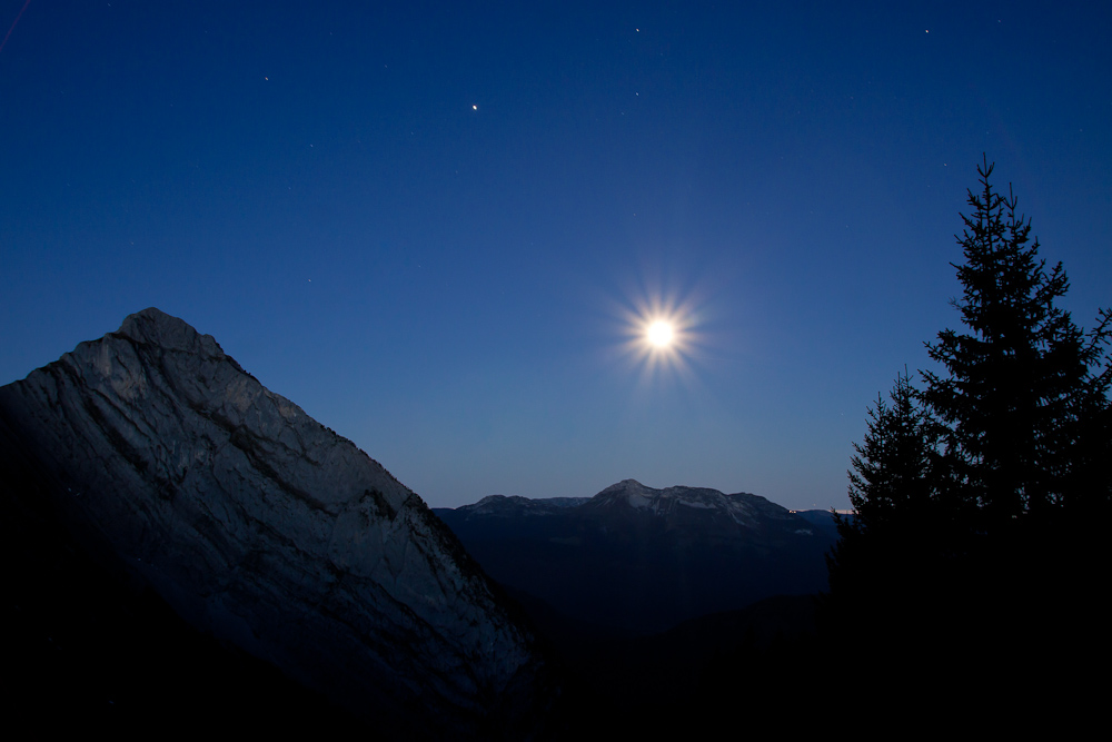 Mont Pécloz sous la pleine Lune