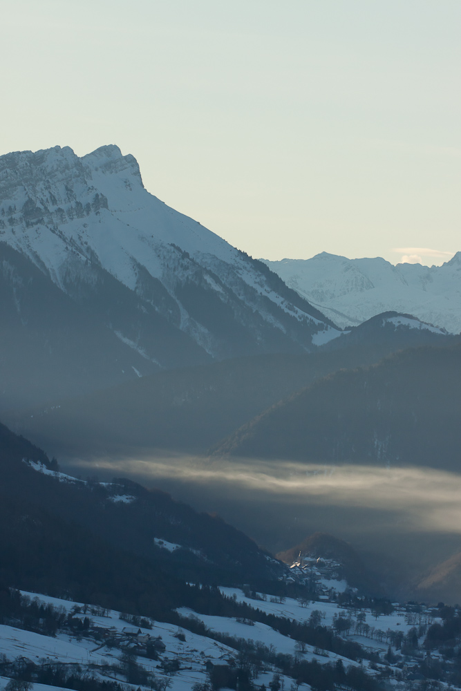 Banc de brume au dessus de l'église du Châtelard