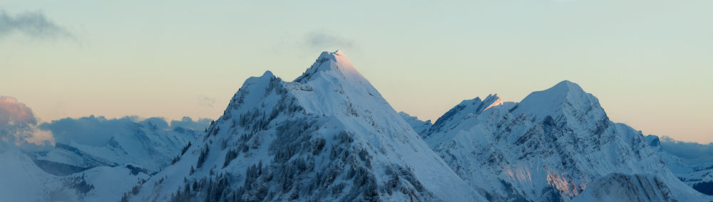 Premier rayon de soleil sur la Dent de Cons