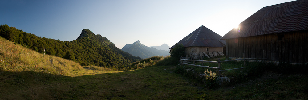 Rayon de lumiere entre les chalets