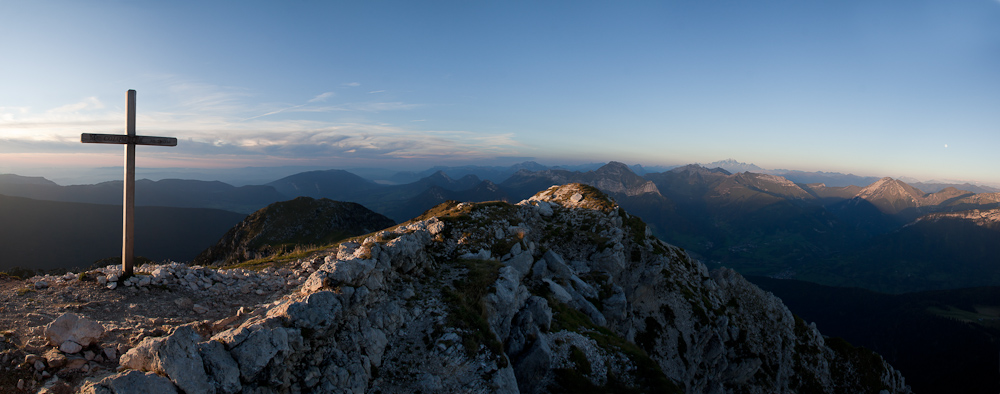 Croix au sommet du Colombier