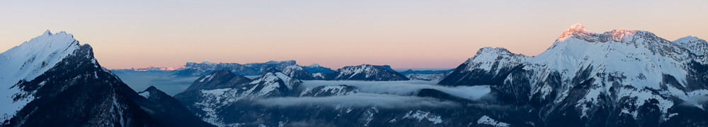 Panorama de l'Arclusaz au Colombier au lever du soleil