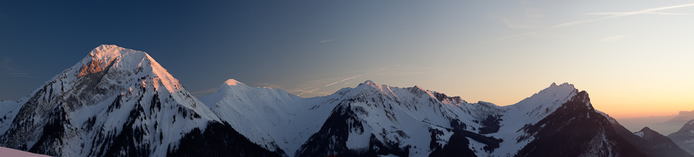 Coucher du soleil sur le Pécloz et la dent d'Arclusaz