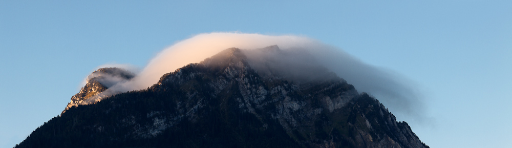 La dent de Rossanne et le Colombier nappés de nuages