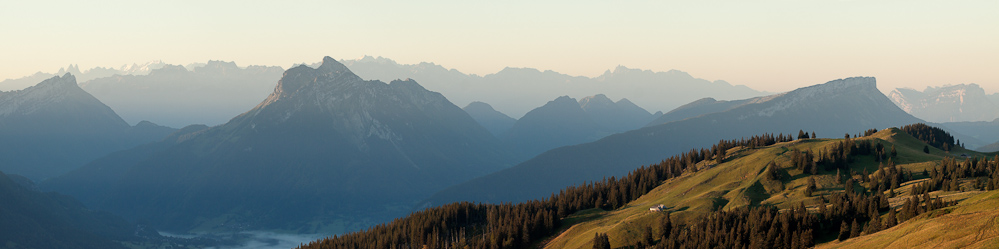 Alpage du Semnoz au lever du soleil