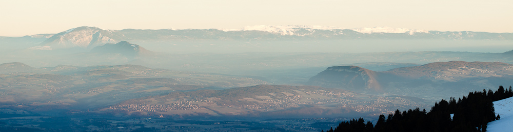 Vue sur l'albanais au lever du soleil