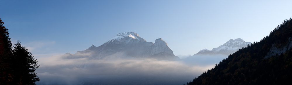 Ambiance brumeuse et première neige sur le Trélod et la dent de Pleuven